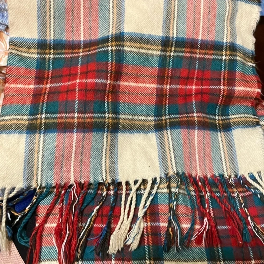 Cashmere plaid handwoven tartan scarf from Scotland  62 x 12 with 3” fringe